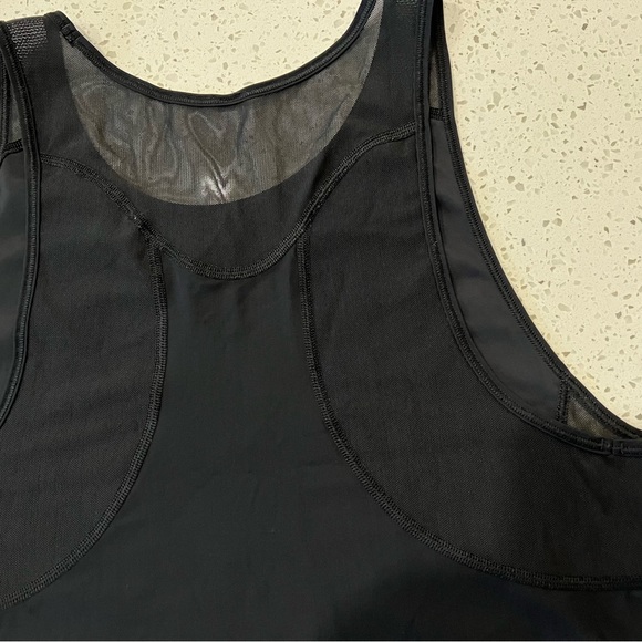 Lululemon black mesh tank top size 4 . - Picture 5 of 8